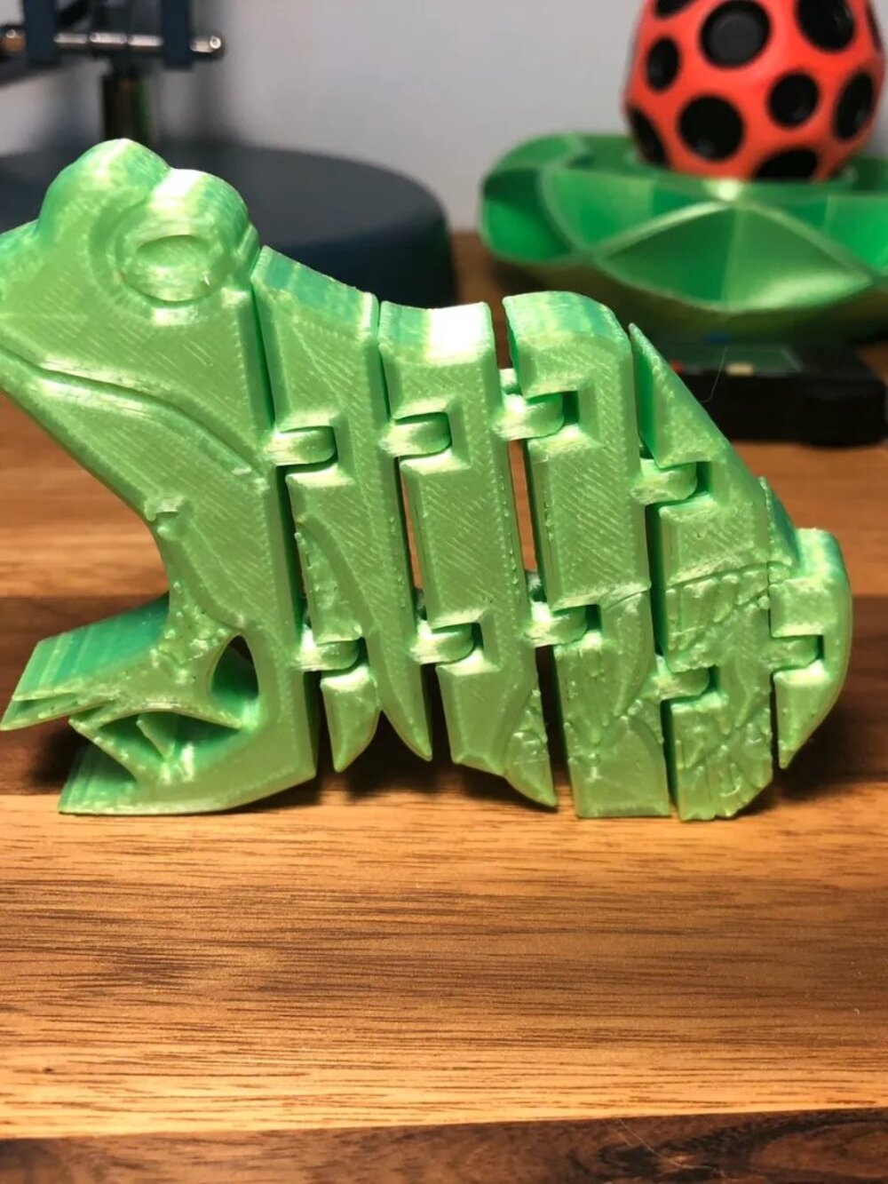 Flexi Frog is a beautifully designed 3D printable model, perfect for FDM printer